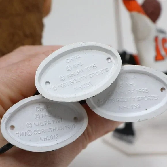 VINTAGE NHL Figurines Lot 5 | Patrick Roy, LeClair, Coffey, Gratton, Clarke 90s - Picture 3 of 6